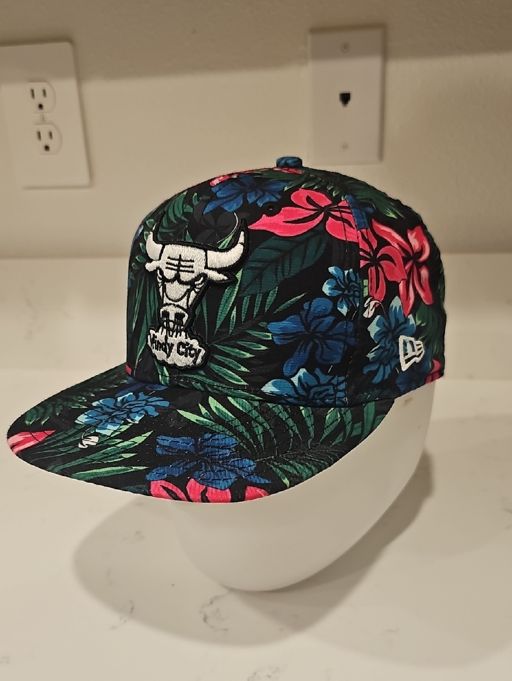 New Era Chicago Bulls Tropical Floral Snapback Hat - Black with Pink & Blue